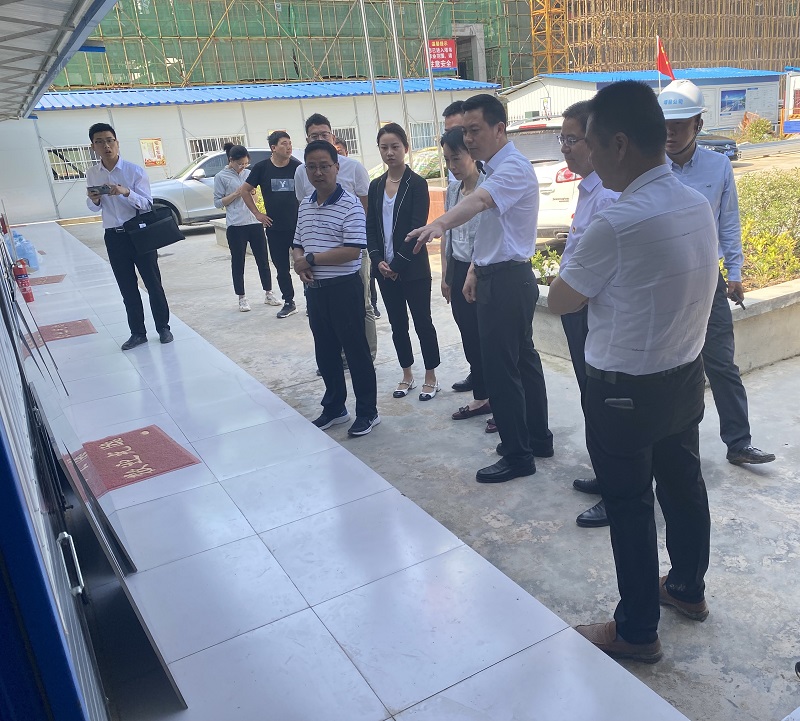 西鄉縣縣委書記李代斌，縣委常委、副縣長夏兮至文旅場館建設項目地指導工作